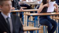 Ученики из третьего класса средней школы, которые в апреле сдали обязательный экзамен в средней школе, для решения задач по польскому языку набирали в среднем 68 процентов